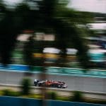 Apple TV ve Miami Grand Prix yayınıyla Charles Leclerc Ferrari aracında.