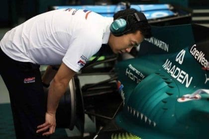 Honda Motor Güncellemesi ile ilgili Aston Martin aracı ve mühendisler, 2026 F1 sezonu.