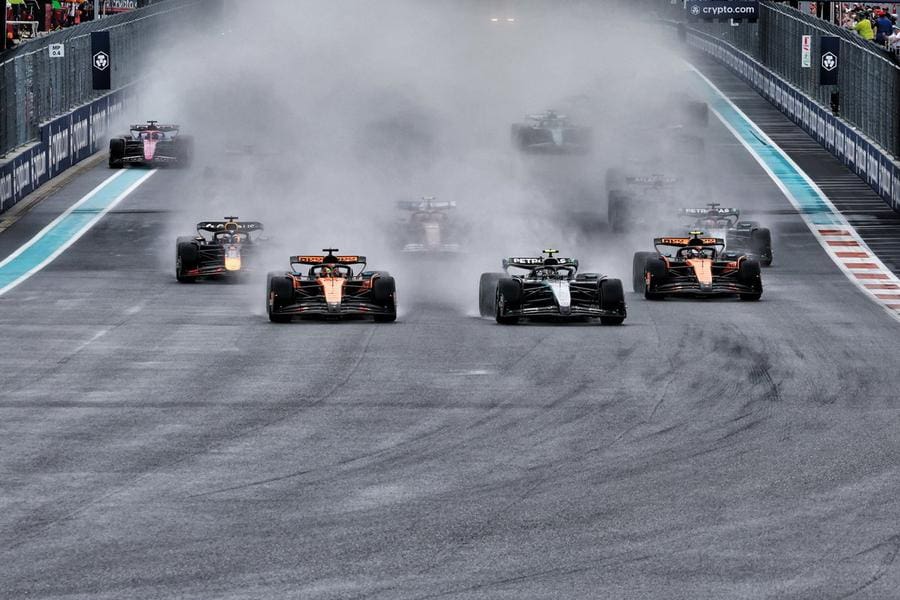 F1 Miami Grand Prix’si ve yıldırım tehlikesi görseli, heyecan dolu anlar!