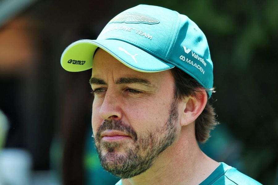 Fernando Alonso F1 Emeklilik Kararı hakkında düşünürken