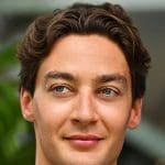 George Russell ve Kimi Antonelli, Mercedes garajında, F1 rekabeti