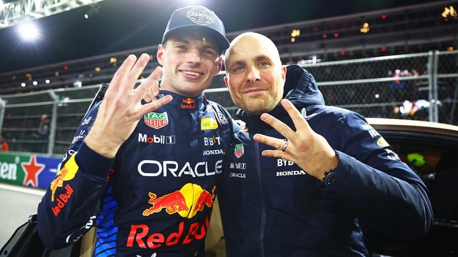 Verstappen ve Lambiase ayrılığı: Max Verstappen ve Gianpiero Lambiase padokta.