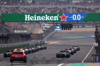 Formula 1 aracı start alırken Start Safety Net sistemi devreye giriyor, güvenlik ön planda