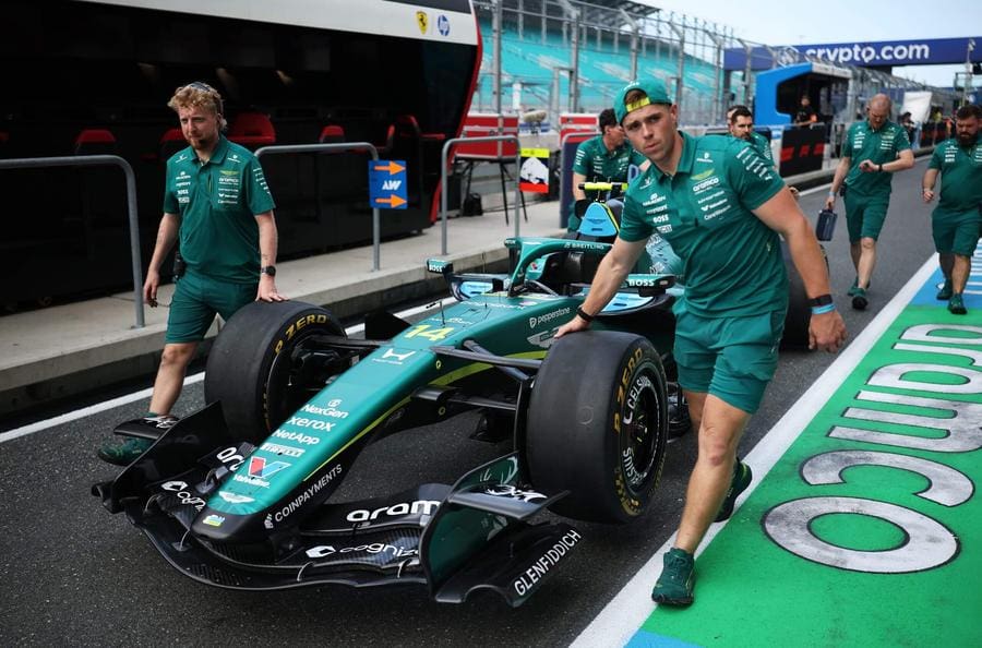 Miami'de F1 kural değişiklikleri sonrası pilotların tepkilerini gösteren fotoğraf.