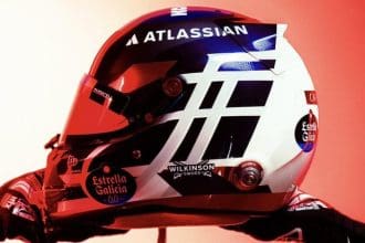 Carlos Sainz Miami GP kask tasarımı ile Miami Grand Prix’sinde dikkat çekiyor.