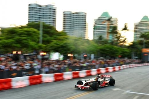 McLaren Miami Etkinliği sırasında Regatta Harbour’da sergilenen ikonik F1 aracı.