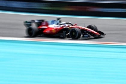 Charles Leclerc Miami Grand Prix’sinde Ferrari ile en hızlı turu atarken.