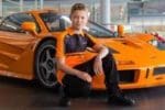 McLaren'ın genç sürücü programına aldığı 11 yaşındaki Harry Williams'ın karting aracıyla çekilmiş bir fotoğrafı.