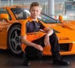 McLaren'ın genç sürücü programına aldığı 11 yaşındaki Harry Williams'ın karting aracıyla çekilmiş bir fotoğrafı.
