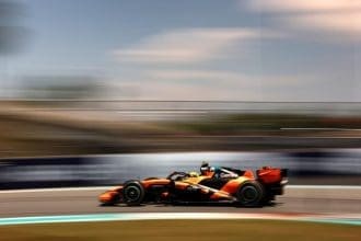 Lando Norris, Miami GP 2026 Sprint sıralamalarında pole pozisyonunu kazandı.