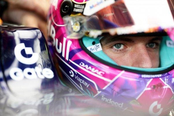 Max Verstappen, Red Bull F1 aracıyla pistte. Şampiyonluk mücadelesi sürüyor