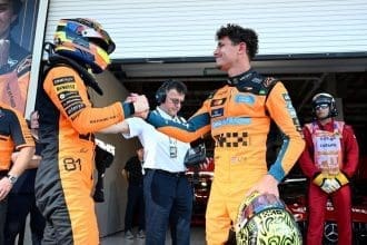 McLaren F1 aracı Miami pistinde, F1 Deja Vu anını yaşarken