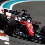 Charles Leclerc, Ferrari aracıyla yarışa hazırlanıyor. Ferrari'nin yarış hızı merak konusu.