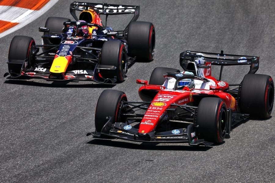 Miami Sprint Elemesi: McLaren pilotları pole pozisyonunu kutluyor