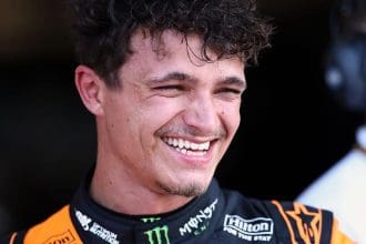 Lando Norris Miami GP Sprint Pole'ü kutluyor. McLaren garajı sevince boğuldu, 125 karakter.