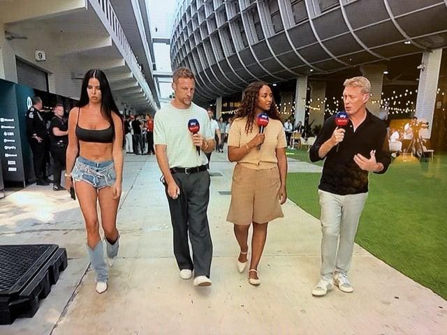 SkySports F1 sunucusu, Formula 1 heyecanını ekranlara taşıyor.