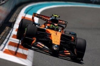 Mercedes F1 aracı pistte, F1 haberleri görseli