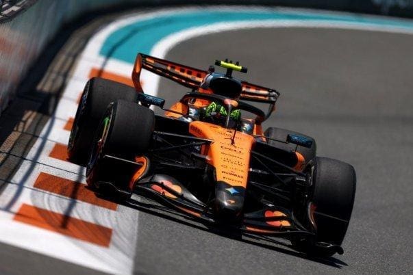 Mercedes F1 aracı pistte, F1 haberleri görseli