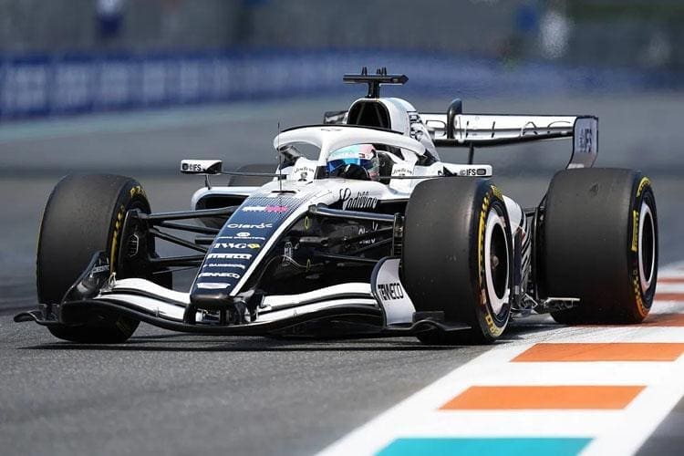 Sergio Pérez Miami GP'de aracındaki mekanik sorunlarla mücadele ediyor.