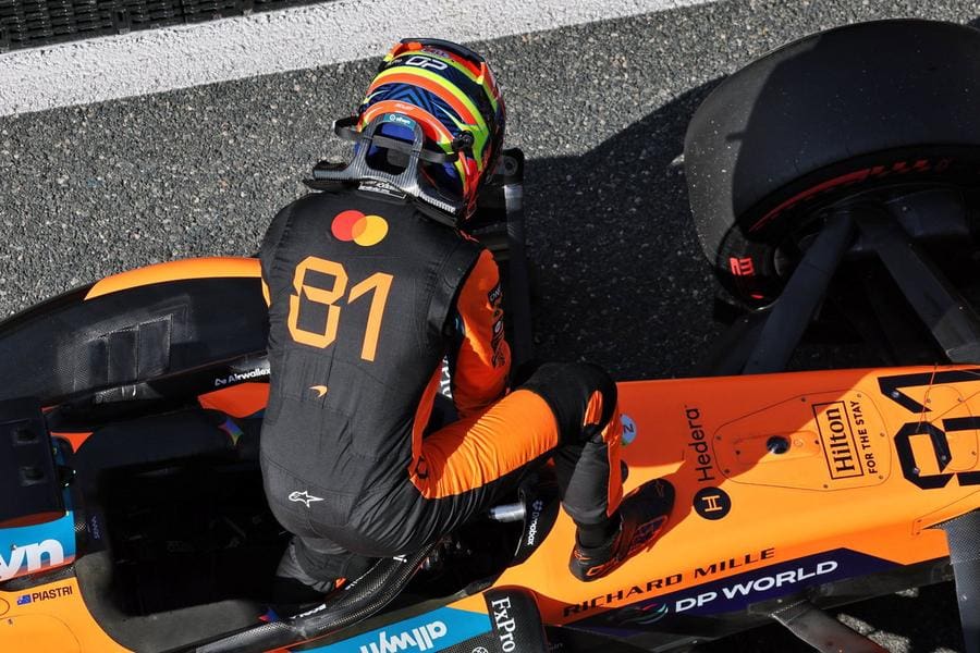 Oscar Piastri, Miami F1 Sprint sıralama turlarında pole pozisyonunu kazandı.
