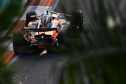 McLaren aracı Miami pistinde yarışırken, McLaren Miami'de zirvede