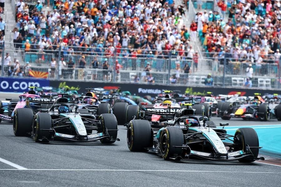 Mercedes pilotu Kimi Antonelli'nin Miami Sprint yarışındaki start anı