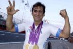 Alex Zanardi el bisikletiyle paralimpik yarışında, azmin sembolü
