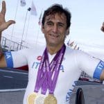 Alex Zanardi el bisikletiyle paralimpik yarışında, azmin sembolü