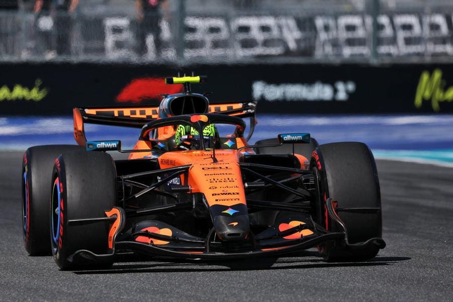Lando Norris, Miami'de hız kaybının nedenini ararken.