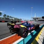Miami Grand Prix pistinde yarış arabalarının aksiyon dolu bir görüntüsü