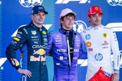 Miami F1 yarışı öncesinde Lando Norris aracıyla pit alanında, yoğun bir hazırlık içinde.