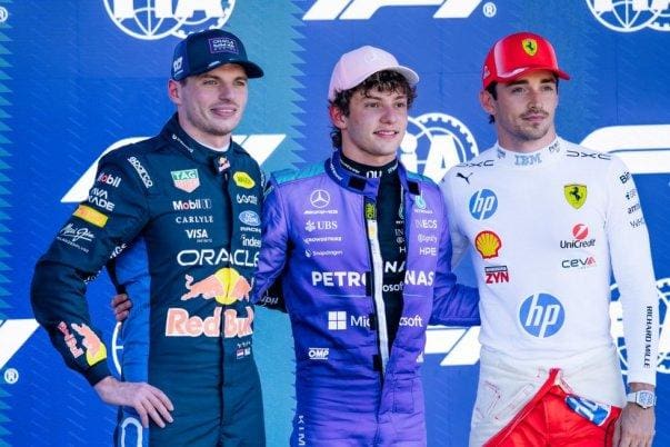 Miami F1 yarışı öncesinde Lando Norris aracıyla pit alanında, yoğun bir hazırlık içinde.