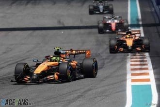 Miami Sprint Yarışı'nda 'yo-yo yarış' aksiyonu bekleniyordu ama olmadı, pistten bir görüntü.