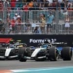 Kimi Antonelli Miami GP'de pistte sürüş yaparken, Mercedes aracıyla