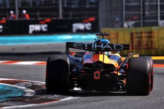 Miami F1 Yarışı pistinin genel görünümü, yağmur bulutları ile birlikte.