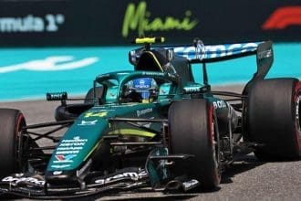 Fernando Alonso Miami'de sıralama turlarında Aston Martin aracıyla mücadele ediyor