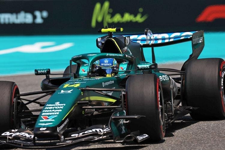Fernando Alonso Miami'de sıralama turlarında Aston Martin aracıyla mücadele ediyor