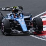 Williams F1 aracı Miami GP'de, Williams ağırlık azaltma stratejisiyle dikkat çekiyor.