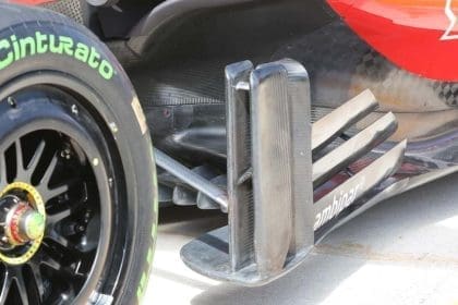 Ferrari F1 aracı intermedia lastiklerle Miami pistinde, lastik stratejileri ön planda