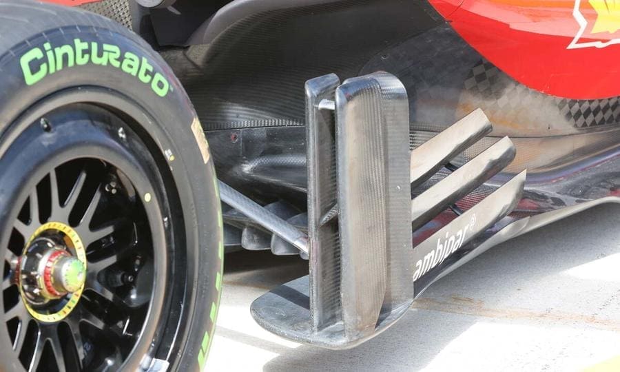 Ferrari F1 aracı intermedia lastiklerle Miami pistinde, lastik stratejileri ön planda