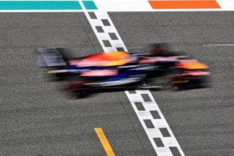 F1 Miami Grand Prix'sinde Kimi Antonelli pole pozisyonunda, yarışta yağmur bekleniyor.