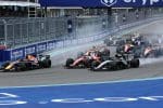 Miami GP start anı: Leclerc liderliği alıyor, Verstappen spin atıyor.