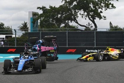Miami GP kazası: Gasly ve Lawson'ın araçları pistte çarpışıyor