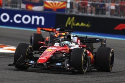 Charles Leclerc cezası sonrası podyumdan uzaklaştı, F1 yarışında dramatik anlar.