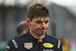 Max Verstappen Miami GP'de pit çıkışında ceza alırken, aracıyla pistte ilerliyor