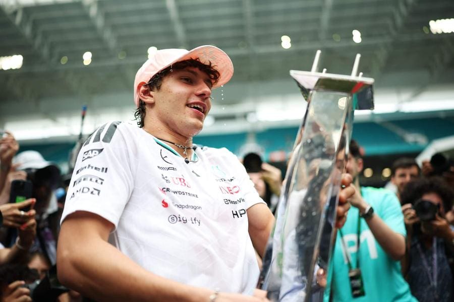 Kimi Antonelli Miami GP'de aracıyla yarışırken, Antonelli F1 rekorları