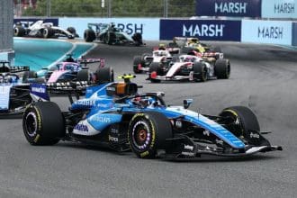 Carlos Sainz Williams aracıyla Miami'de güçlü F1 performansı sergiliyor