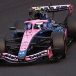 Franco Colapinto Miami Grand Prix'sinde yarışırken, tribünler coşku dolu.