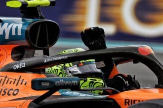 Lando Norris, McLaren ile Miami Grand Prix'sinde podyum için mücadele ederken