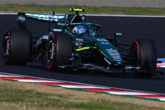 Fernando Alonso, Japonya GP'sinde Aston Martin aracıyla pistte: Alonso'dan testler sürüyor